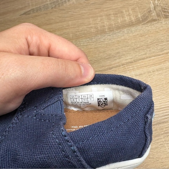 TOMS Baby Navy Blue Slip-On Shoes 4 - Picture 5 of 5